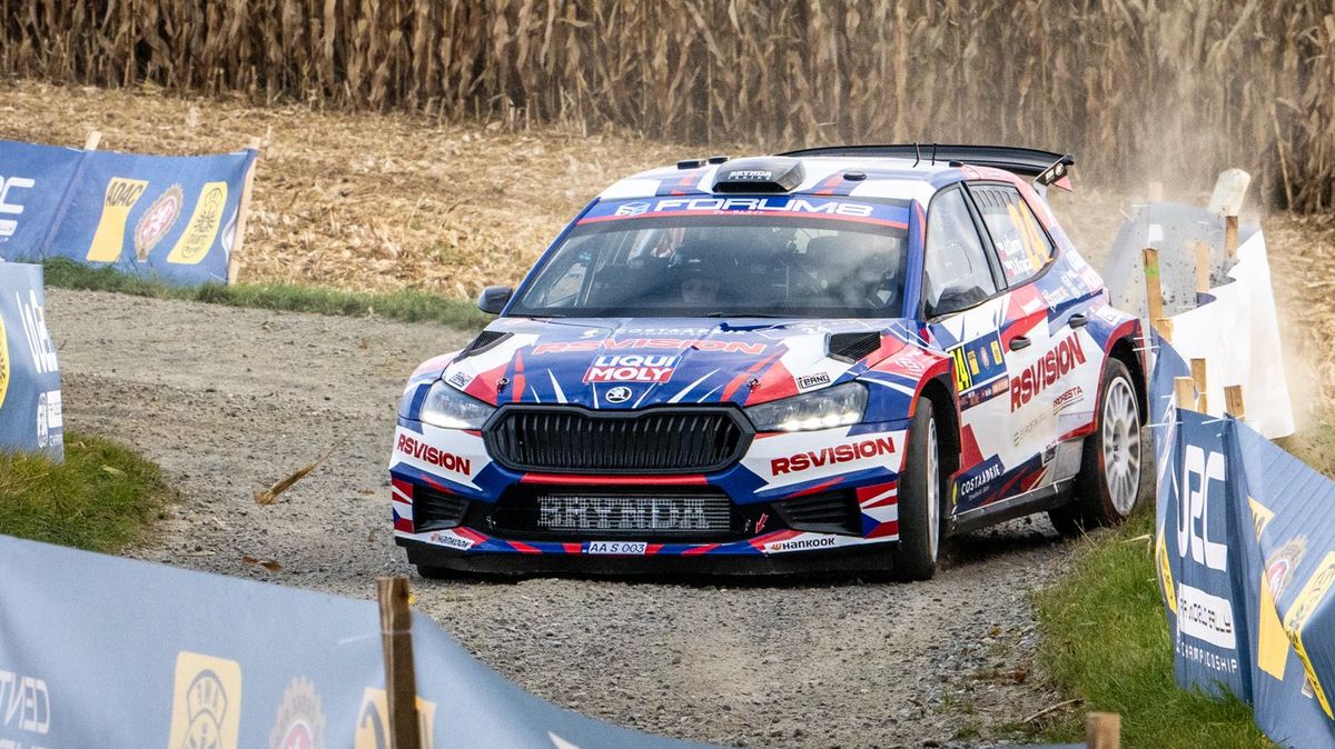 Ojedinělý úspěch našeho motorsportu! Český jezdec ovládl soutěž mistrovství světa. A s českou technikou!